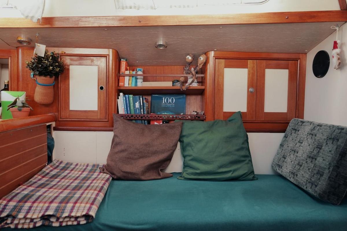 Cozy Lisbon Marina Sleepaboard - Sail Away Hotel Eksteriør billede